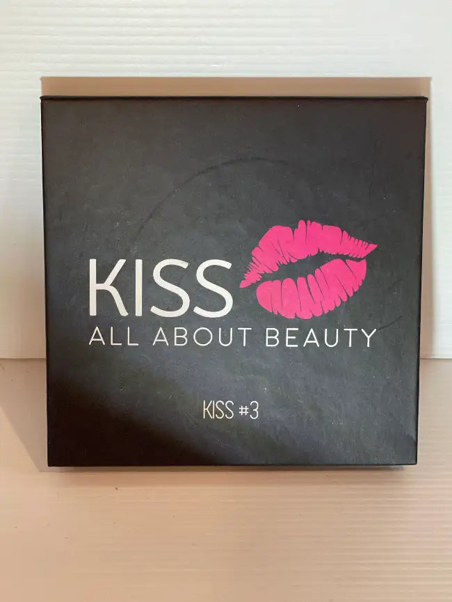 KISS #3 9 Colour Eye Shadow Pallette<br><b style="color: #03236a;">JBAU876</b>